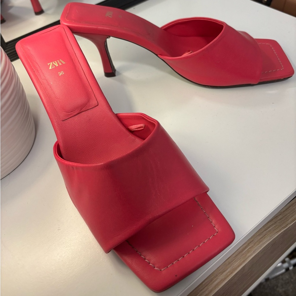ZARA HEEL